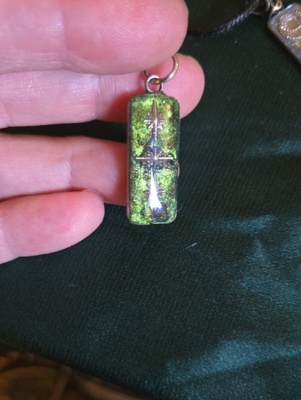 Hand Craftef UV Resin Sparkling Green Iridescent Star Bar Pendant - Picture 2 of 4